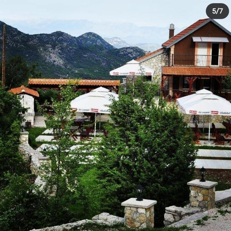 Vikendica,Bungalovi Lipska Pecina 采蒂涅 外观 照片