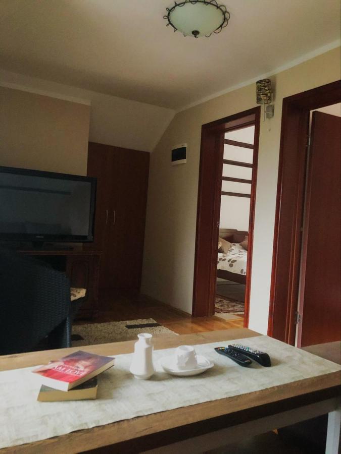 Vikendica,Bungalovi Lipska Pecina 采蒂涅 外观 照片