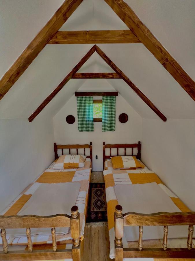 Vikendica,Bungalovi Lipska Pecina 采蒂涅 外观 照片