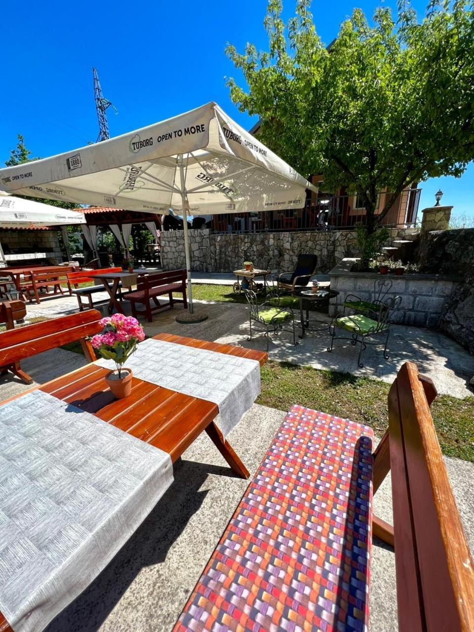 Vikendica,Bungalovi Lipska Pecina 采蒂涅 外观 照片