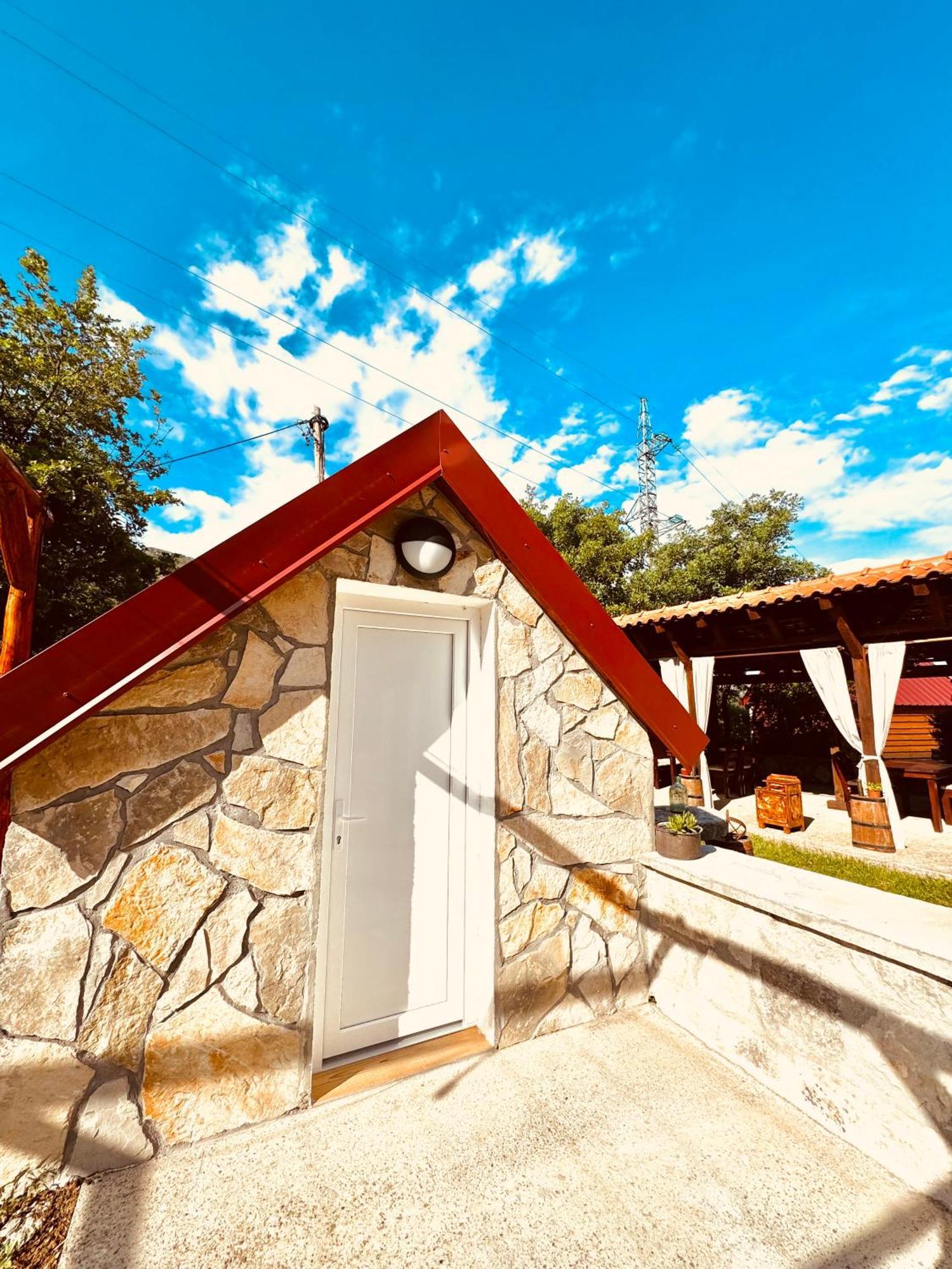 Vikendica,Bungalovi Lipska Pecina 采蒂涅 外观 照片