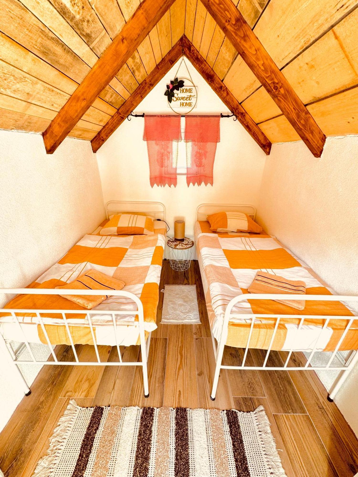 Vikendica,Bungalovi Lipska Pecina 采蒂涅 外观 照片